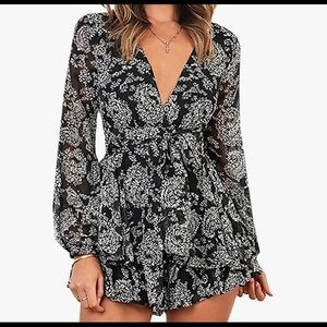 Romper- Black and white Floral-  XL